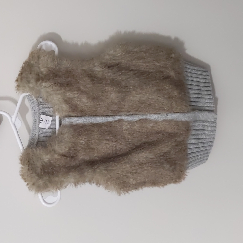 Gap toddler girl sweater fur vest